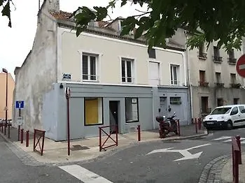 De La Felicite فندق